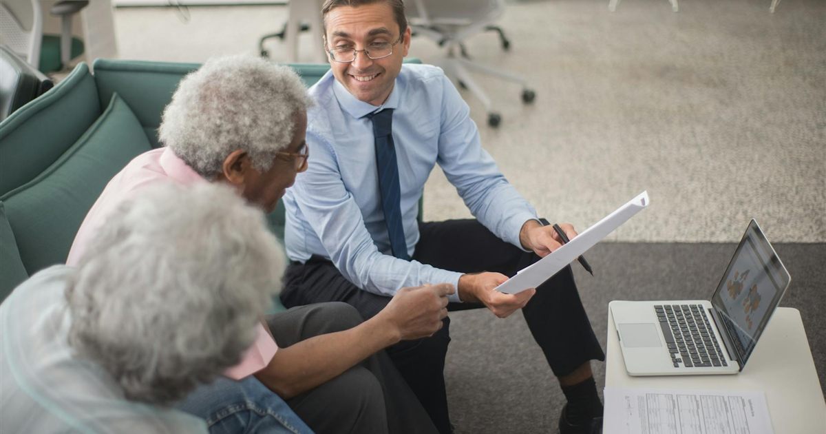 Advisor helping a client rebuild credit after bankruptcy in Canada