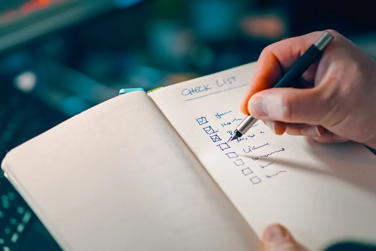 Writing a response checklist after a collection agency contact