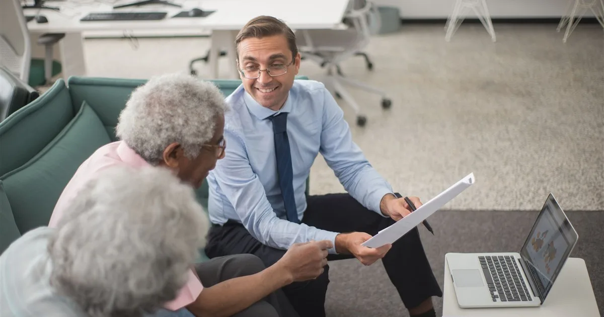 Credit counselling session comparing a debt management plan with a consolidation loan