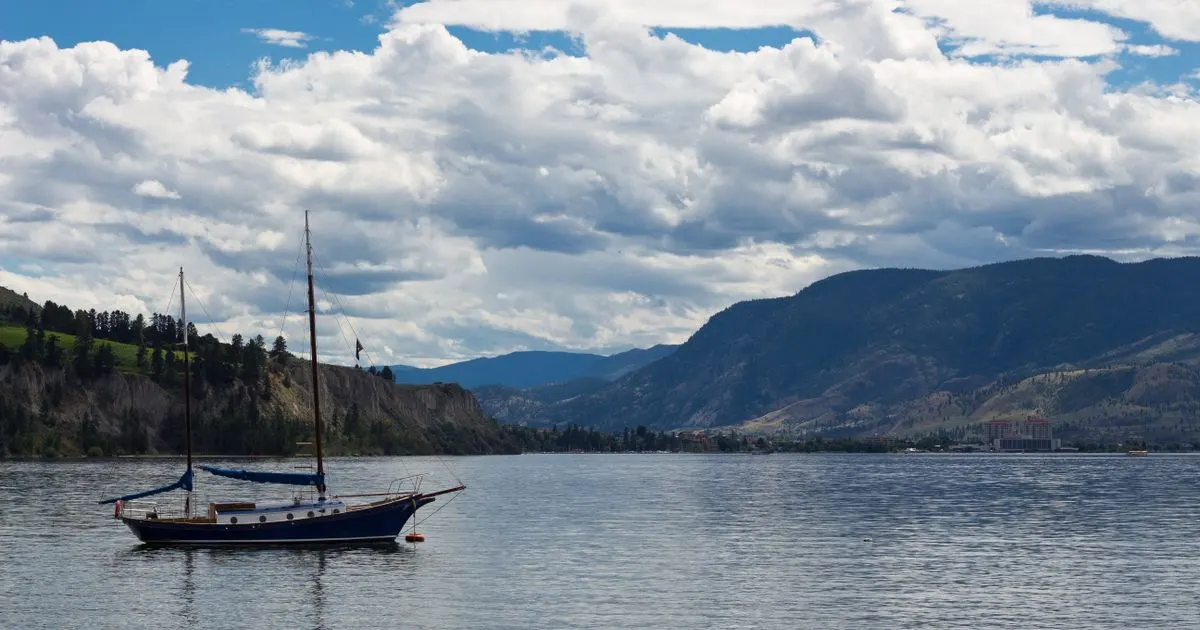 Debt consolidation BC: a quiet sailboat on Okanagan Lake in the Interior